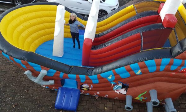 Hüpfburg Piratenschiff